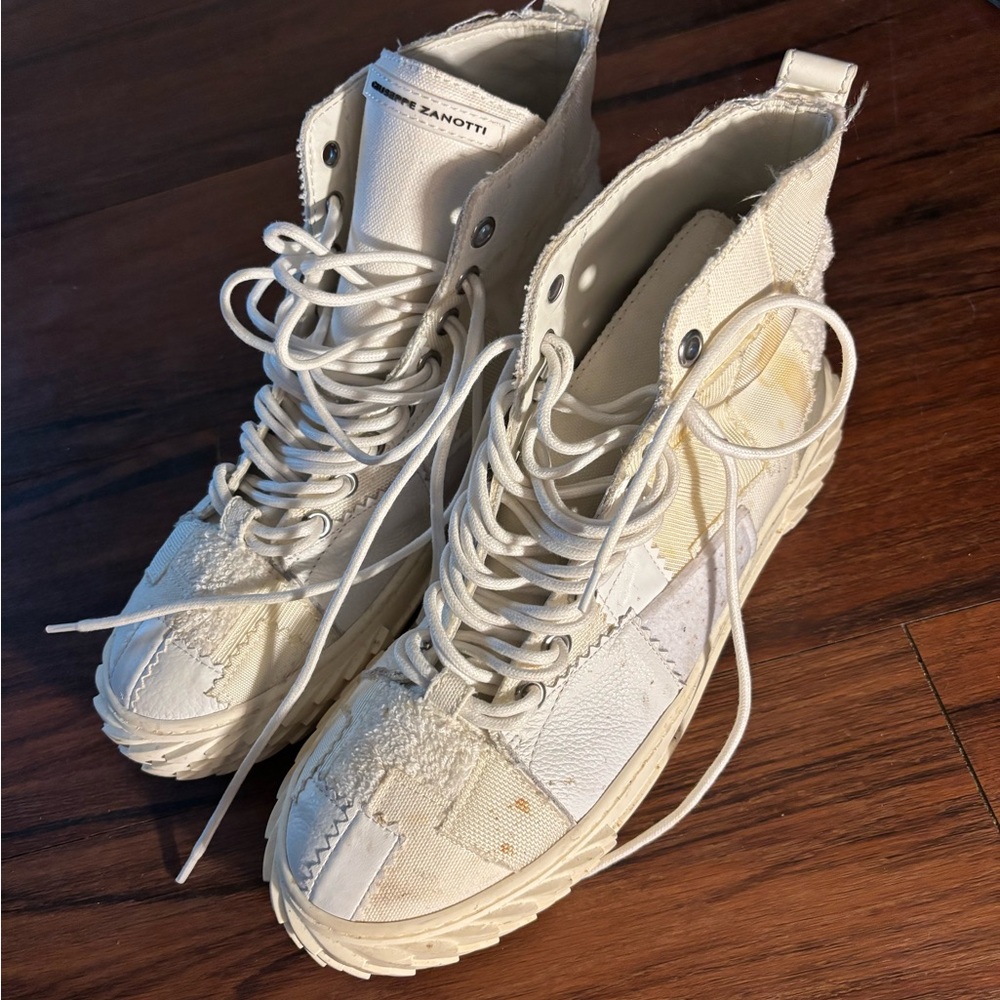 Giuseppe Zanotti Women's Cream Lace-Up Boots